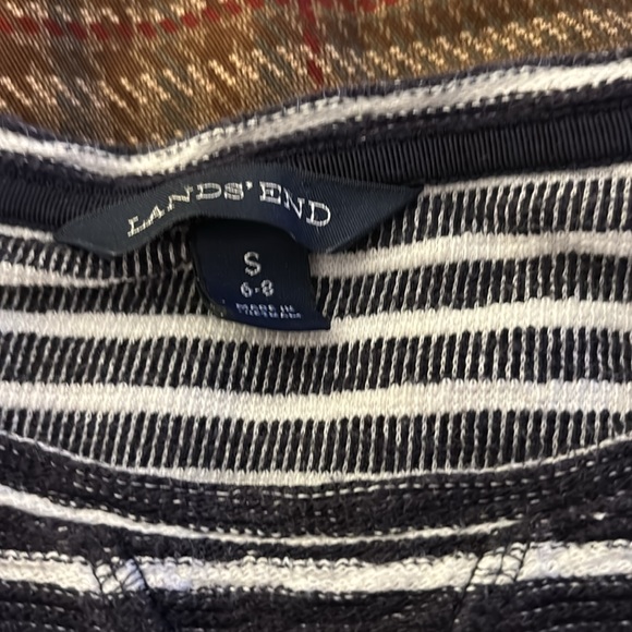 Lands End top size S 6-8 - Picture 2 of 3